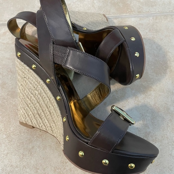 GUESS Charlisha Brown Strappy Stiletto Heels Gold Buckles Dress Sandals - Picture 5 of 5